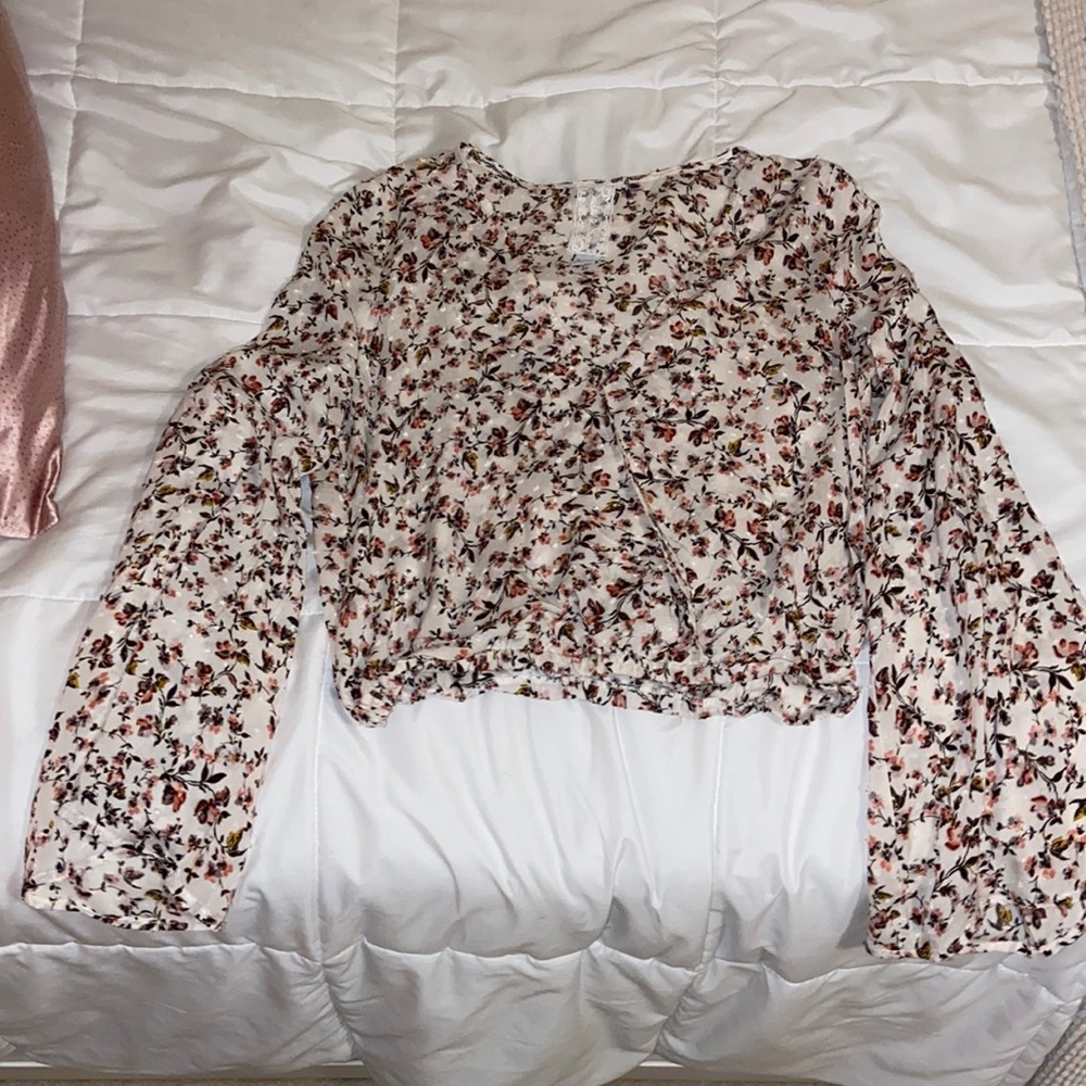 Super cute flowy top